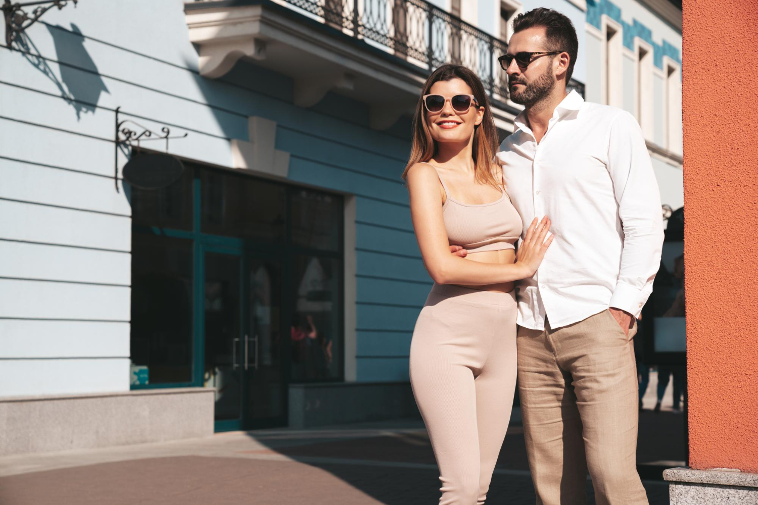 Дружній ескорт по Україні для туриста: супровід на прогулянках, комфорт спілкування і конфіденційність домовленостей